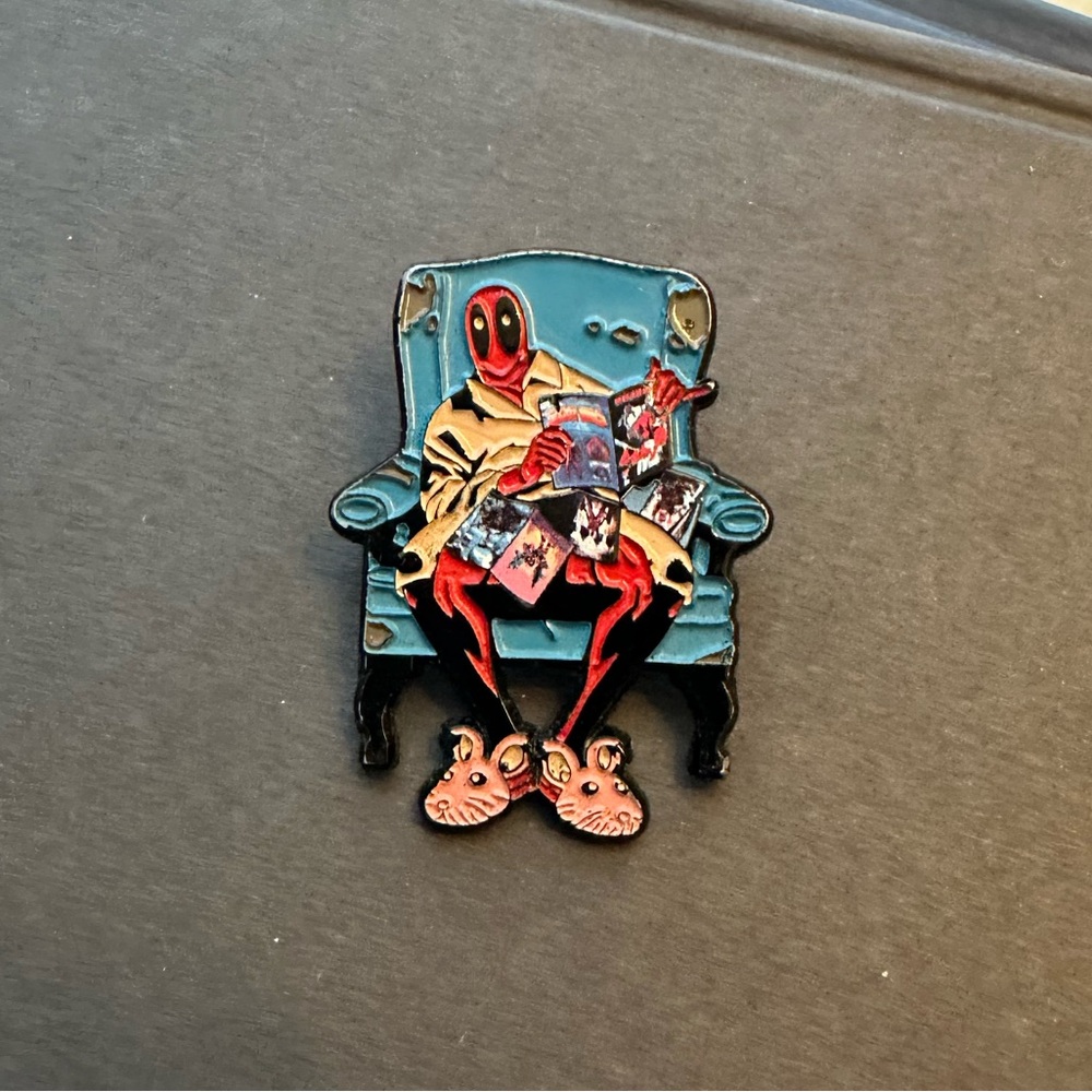 Deadpool Collectable Pin - Picture 2 of 4